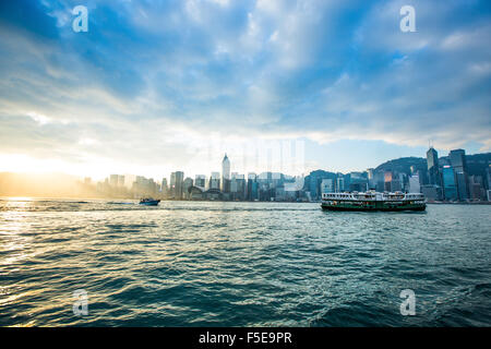 Horizon de Hong Kong avec Star Ferry, Hong Kong, Chine, Asie Banque D'Images