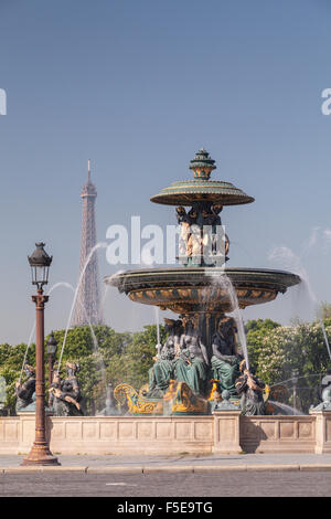 Place de la Concorde et la Tour Eiffel, Paris, France, Europe Banque D'Images