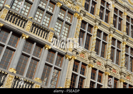 Maisons de guilde restauré sur la Grand Place à Bruxelles par une journée claire Banque D'Images