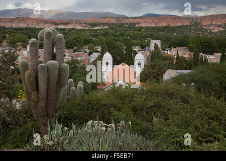 Église coloniale traditionnelle à Humahuaca à Jujuy province dans la région des Andes de l'Argentine, l'Amérique du Sud Banque D'Images