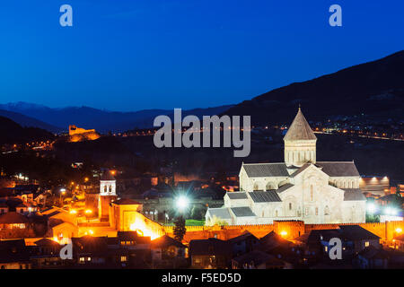 La cathédrale de Svetitskhoveli, 11e siècle, par Patriach Bebris Tsikhe Melkisedek et château, Mtskheta (Géorgie), du Caucase, d'Asie Banque D'Images