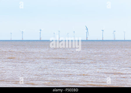 Le Lynn et Inner Dowsing wind farm. Éoliennes offshore en mer du Nord, vu de Skegness, Lincolnshire, Angleterre, RU Banque D'Images