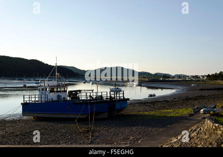 Drague à pétoncles échoué à Kippford sur la côte de Solway à Galloway, au sud ouest de l'Écosse. Banque D'Images