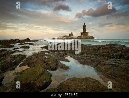 Vivekananda rock, Thiruvalluvar statue et Gandhi Memorial, Tamil Nadu, Inde Banque D'Images