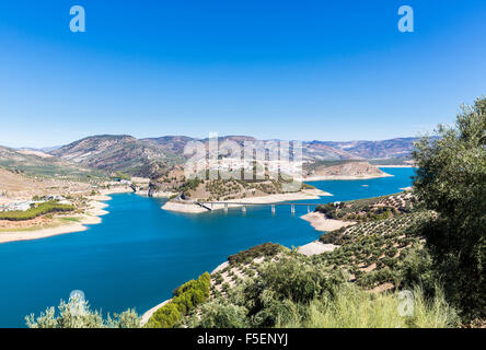 Lac Iznajar en Andalousie, Sud de l'Espagne Banque D'Images