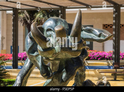 Sculpture en bronze de elephant par Salvador Dali à Marbella, Espagne Banque D'Images