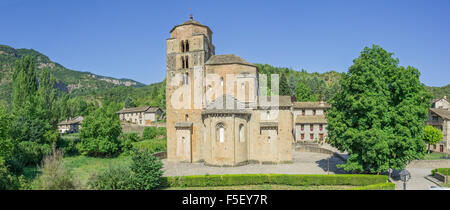 L'église paroissiale de Santa María, 11e siècle, Santa Cruz de la Serós, Aragon, Espagne Banque D'Images