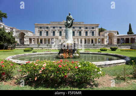 Monument à Sir Thomas Maitland, en face du Musée d'Art Asiatique, Palais de Saint-Michel et Saint-Georges, Kerkyra centre historique Banque D'Images