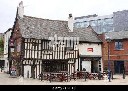 La vieille reine tête public house sur Pond Street dans la ville de Sheffield, Yorkshire Angleterre Royaume-uni - 2015 Banque D'Images