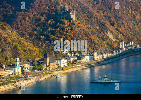 Château Katz, au-dessus de St Goarshausen, vallée du Haut-Rhin moyen, l'Allemagne, car-ferry, Banque D'Images