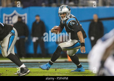 Les heures supplémentaires. 2e Nov, 2015. NC, Caroline Panthère quarterback Cam Newton # 1 brouille dans un match contre les Colts d'Indianapolis le 2 novembre 2015 à la Banque d'Amérique à Charlotte, Caroline du Nord. Les Panthère défait les Colts 29-26 en prolongation.Margaret Bowles/CSM/Alamy Live News Banque D'Images