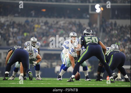 1 novembre 2015 : Dallas Cowboys Quarterback Matt Cassel # 16 bon à 97 mètres pendant un match de football américain NFL entre les Seattle Seahawks et les Dallas Cowboys à AT&T Stadium à Arlington, TX Dallas Seattle défait 13-12 Albert Pena/CSM Banque D'Images