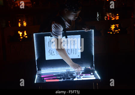 Beijing, Beijing, Chine, du RCS. 22 mai, 2015. Beijing, Chine - le 22 mai 2015 : (usage éditorial uniquement. Chine OUT) nuit d'été à Nanluoguxiang et Shichahai. Quadrangle et bars sont partout. © SIPA Asie/ZUMA/Alamy Fil Live News Banque D'Images