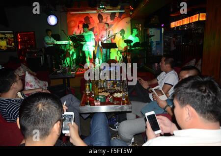 Beijing, Beijing, Chine, du RCS. 22 mai, 2015. Beijing, Chine - le 22 mai 2015 : (usage éditorial uniquement. Chine OUT) nuit d'été à Nanluoguxiang et Shichahai. Quadrangle et bars sont partout. © SIPA Asie/ZUMA/Alamy Fil Live News Banque D'Images