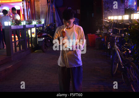 Beijing, Beijing, Chine, du RCS. 22 mai, 2015. Beijing, Chine - le 22 mai 2015 : (usage éditorial uniquement. Chine OUT) nuit d'été à Nanluoguxiang et Shichahai. Quadrangle et bars sont partout. © SIPA Asie/ZUMA/Alamy Fil Live News Banque D'Images