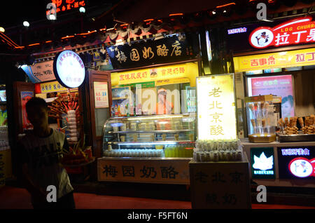 Beijing, Beijing, Chine, du RCS. 22 mai, 2015. Beijing, Chine - le 22 mai 2015 : (usage éditorial uniquement. Chine OUT) nuit d'été à Nanluoguxiang et Shichahai. Quadrangle et bars sont partout. © SIPA Asie/ZUMA/Alamy Fil Live News Banque D'Images