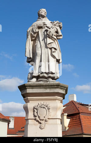 Saint Philippe Benizi, statue de Damiani, le Pont Charles (Karlův most), Prague, République Tchèque Banque D'Images