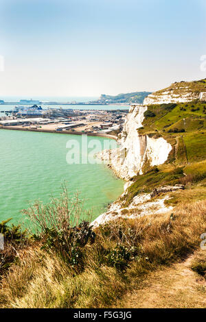 White Cliffs of Dover sur une journée ensoleillée Banque D'Images