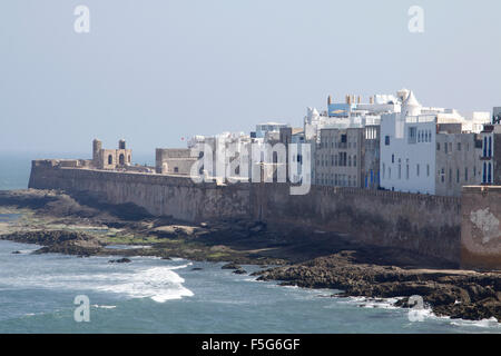 Vue de la Skala de la ville et des remparts de la médina Skala du port à Essaouira au Maroc Banque D'Images