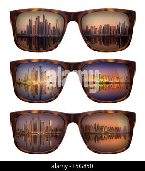 Lunettes à la mode avec un reflet d'un beau panorama de Dubaï isolated on white Banque D'Images