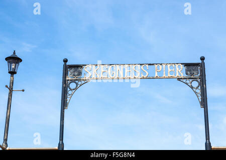 Jetée de Skegness signe, Lincolnshire, en Angleterre, Royaume-Uni Banque D'Images