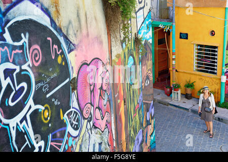 Street art à Cerro Alegre (site du patrimoine mondial de l'UNESCO). Valparaiso, Chili. Banque D'Images