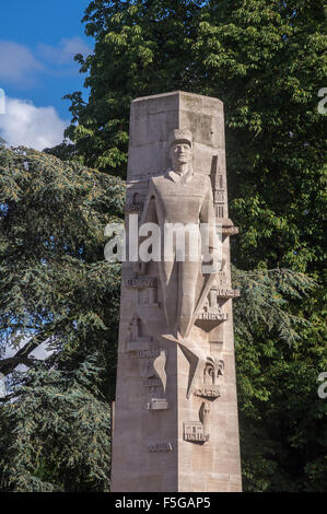 Memorial statue pour le général Philippe Leclerc, 1902-47, par Jean et Joël Martel, 1950, Amiens, Somme, Picardie, France Banque D'Images