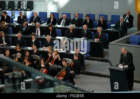 Wolfgang Thierse - Gedenkstunde des Deutschen Bundestages des Bundesrates und zum 60. Jahrestag des Zweiten Weltkriegs Endes des Banque D'Images