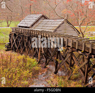 Mill Race à Mabry Mill, Blue Ridge Parkway, Virginie Banque D'Images