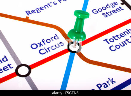 Londres, Royaume-Uni - 1ER NOVEMBRE 2015 : un repère marquant l'emplacement de la station Oxford Circus sur une carte du métro de Londres, le 1er nove Banque D'Images