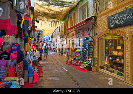 Les boutiques touristiques dans la région de Bodrum bazar ville, vers la rue 'bar'. Province de Mugla, Turquie Banque D'Images