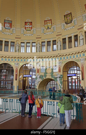 Hall de l'Art Nouveau, la gare centrale, Prague, République Tchèque Banque D'Images