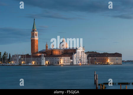 Île de San Giorgio Maggiore avec Abbey et l'église, lumière du soir, le Bacino di San Marco, la lagune de Venise, Venise, Venise, Italie Banque D'Images