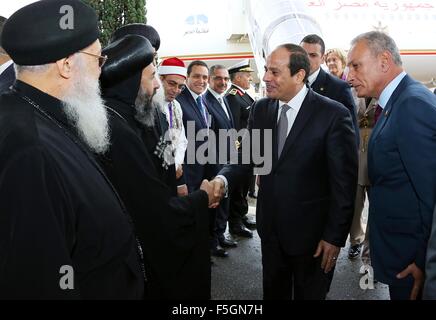 London, Londres, Royaume-Uni. 4ème Nov, 2015. Le président égyptien, Abdel Fattah al-Sisi arrive à l'aéroport Heathrow de Londres en Angleterre, Royaume-Uni, 04 novembre 2015. Selon les médias égyptiens, Cameron et Sisi devraient discuter de l'extrémisme et le terrorisme, le conflit en Syrie : Crédit Bureau Président égyptien/APA/Images/fil ZUMA Alamy Live News Banque D'Images