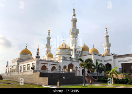 Le Sultan Hassanal Bolkiah Masjid mosquée (mosquée d'or Grand) près de Cotabato, l'île de Mindanao, aux Philippines Banque D'Images