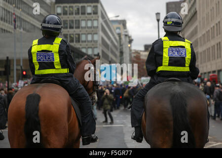 Londres, Royaume-Uni. 4 novembre, 2015. La manifestation dans le centre de Londres contre les frais et bien d'autres questions. Canada près de Westminster. copyright Carol Moir/Alamy Live News Banque D'Images