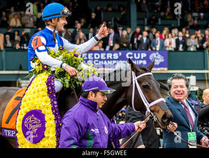 31 octobre 2015 - Lexington, Kentucky, États-Unis - 31 octobre 2015 : Tepin, monté par Julien R. Leparoux, après avoir remporté le Breeders' Cup Mile (Grade I) à Lexington, Kentucky, le 31 octobre 2015. Candice Chavez/ESW/CSM Banque D'Images