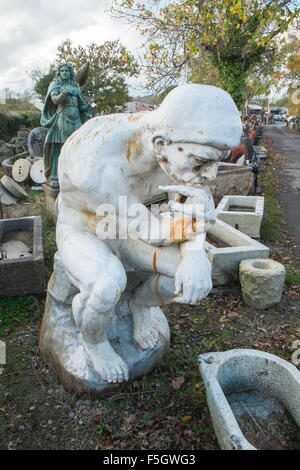 Le penseur de Rodin.Wells,cour,remise en état,le recyclage,Somerset, Angleterre, Banque D'Images