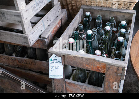 Remise en état des bouteilles.Wells,cour,recyclage,Somerset,,, Banque D'Images