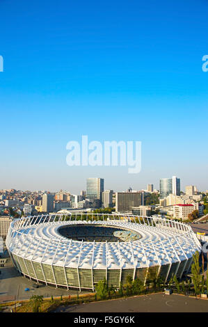 Le complexe sportif national olympique au coucher du soleil à Kiev, Ukraine Banque D'Images