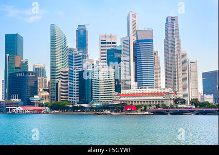 Centre-ville de Singapour. Vue depuis l'autre rive du fleuve Banque D'Images