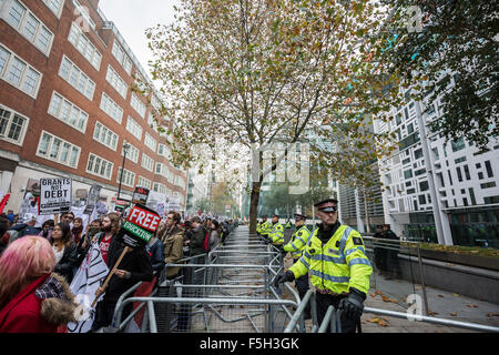 Londres, Royaume-Uni. 4ème Nov, 2015. Subventions 'Tarifs' Pas de protestation par des centaines d'étudiants dans le centre de Londres pour protester contre les plans de bourses d'étudiants de l'université de rebut Crédit : Guy Josse/Alamy Live News Banque D'Images