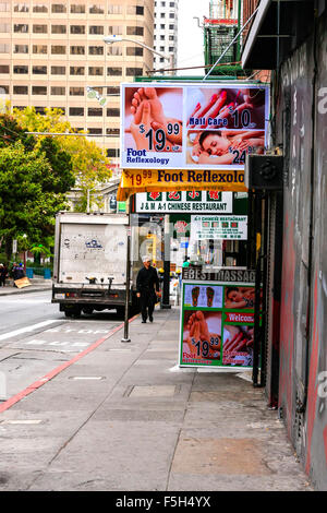 Salon de massage des pieds et réflexologie signe généraux vu dans le district de North Beach de San Francisco, CA Banque D'Images