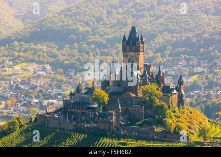 Château Reichsburg Cochem est plus qu'un château. C'est le plus grand château sur la colline-Mosel, Allemagne. Banque D'Images