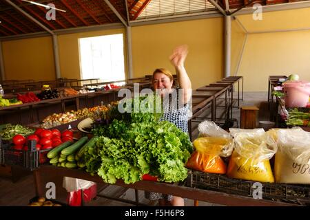 Femme vendeur de légumes à Batumi, Géorgie Banque D'Images