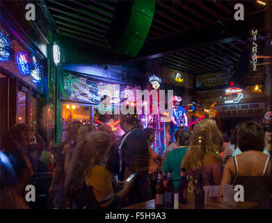 L'Honky Tonk ligne dans Nashville, Tennessee TN Banque D'Images