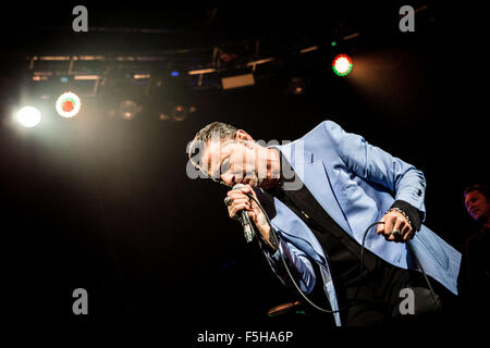 Milan, Italie. 08Th Nov, 2015. La chanteuse de rock alternatif anglais, Dave Gahan, effectue durant son concert live avec le Duo Production Electronica à Soulsavers fabrique. © Roberto Finizio/Pacific Press/Alamy Live News Banque D'Images