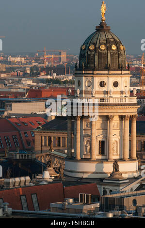 L'Église allemande, Gendarmenmarkt, vu depuis un appartement sur la Leipziger Strasse, Berlin Banque D'Images