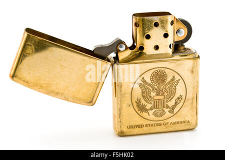 Briquet doré sculpté avec United States seal isolated on white Banque D'Images