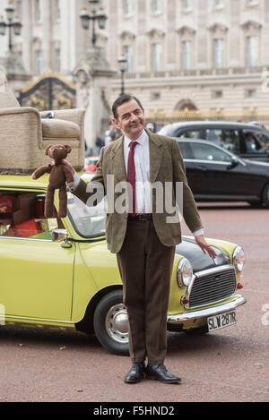 L'icône comédie britannique, M. Bean célèbre ses 25 ans de succès dans la rubrique et à Buckingham Palace. Avec : Rowan Atkinson Où : London, Royaume-Uni Quand : 04 Oct 2015 Banque D'Images